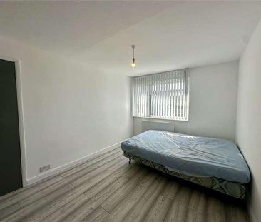 Circuit Lane, Reading, Berkshire, RG30 - Photo 2