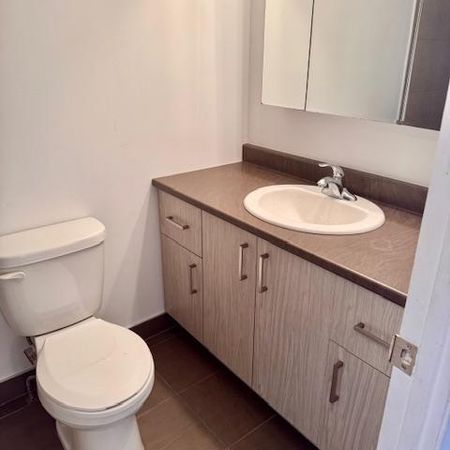 RÉNOVÉ AU COMPLET! 3 1/2 INSONORISATION SUPÉRIEURE - Photo 3