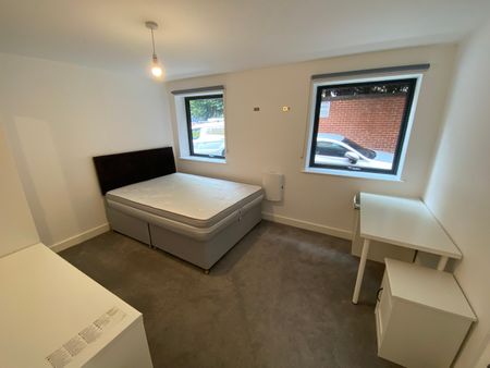 2 Bed Flat, Clarendon Road, LS2 - Photo 5