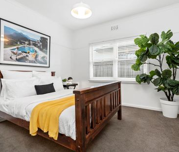 Bright And Stylish Home in Hamlyn Heights - Photo 4