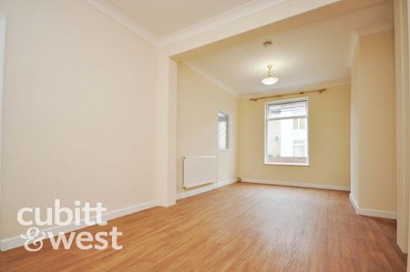 3 bedroom terraced house to rent - Photo 2