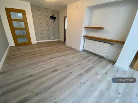 4 bedroom semi-detached house to rent - Photo 2