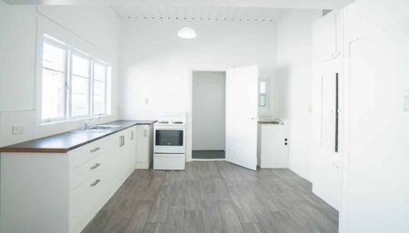 Handy Location- 4 Bedrooms - Photo 2