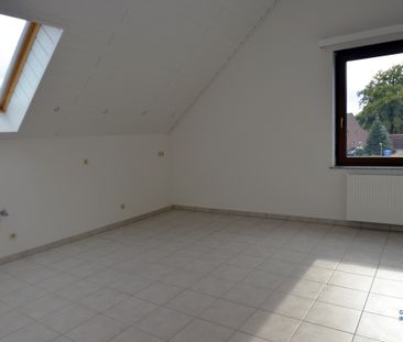 Gemütliche Dachgeschoss-Wohnung zu zweit mit Garten und Garage! - Photo 1