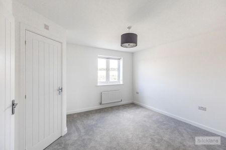 3 bedroom semi-detached house to rent - Photo 2