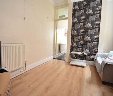 4 bedroom terraced house to rent - Photo 2