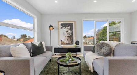 Brand new four bedroom Durie HIll home - Photo 2