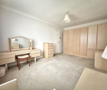 4 bedroom detached bungalow to rent - Photo 4