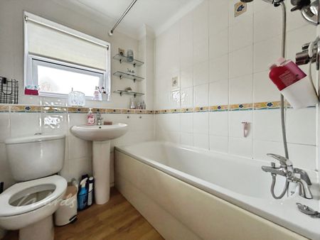 2 bedroom end of terrace house to rent - Photo 5