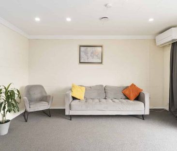 West Is Best – Cozy 2-Bedroom Standalone Home with Spacious Living - Photo 5