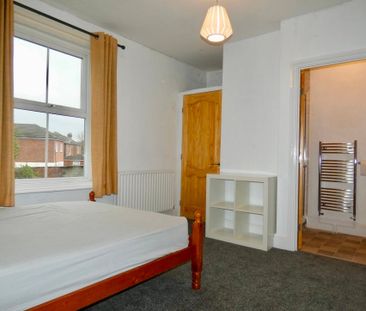 4 Bed Semi-Detached House, Morris Road, SO15 - Photo 1