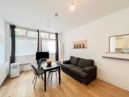 1 bedroom flat to rent - Photo 2