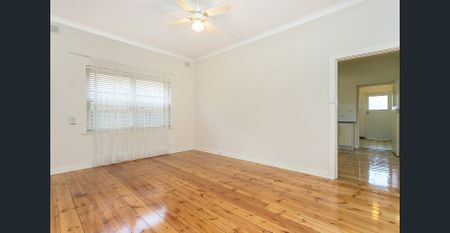 Well maintained four bedroom generous family living - Photo 4