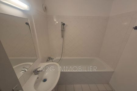 Location Appartement 3 pièces 65m² GRASSE 06130 - Photo 3