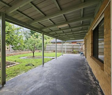 2 Agnes Street, Bentleigh East VIC 3165 - House For Rent | Domain - Photo 2