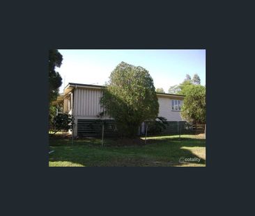 Charming 3-Bed Family Home in Handy Bundamba Location! - Photo 2