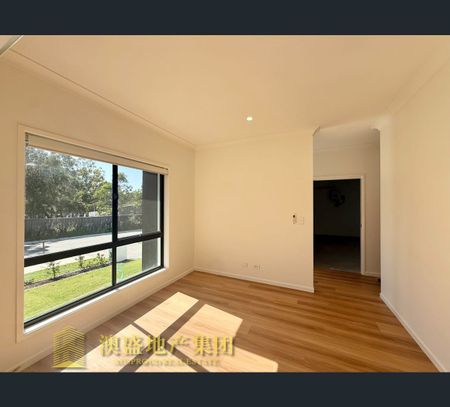 8 Archer Cl, Pallara, Qld 4110 - Photo 5