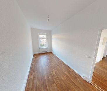 Großzügige Altbauwohnung mit Einbauküche - Foto 5