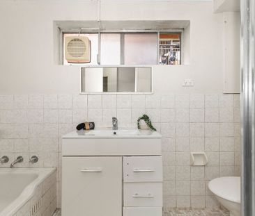 Comfortable & Convenient Living in the Heart of Eastwood - Photo 5