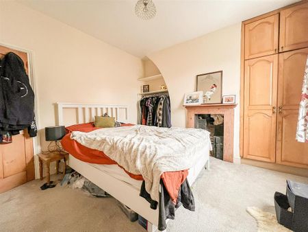 2 bedroom terraced house to rent - Photo 4