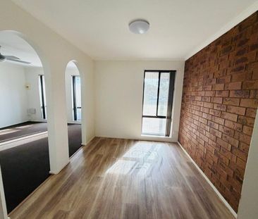 Private Backyard Living in a Comfortable Two-Bedroom Unit – Para Vista - Photo 4