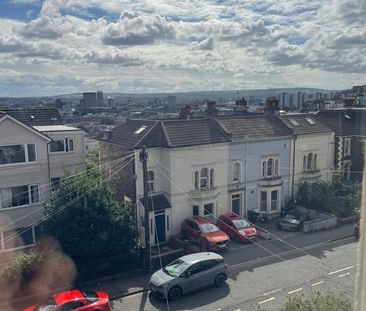 3 Bed Flat, Cromwell Road, BS6 - Photo 2