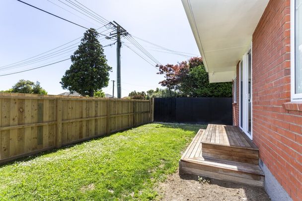 Newly renovated 7 bedroom student accommodation! - Photo 1