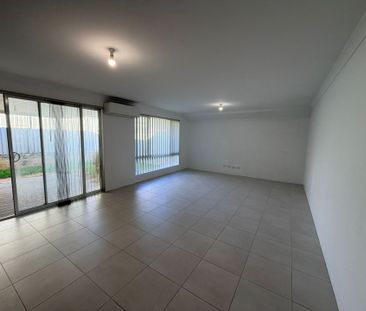 Light, Bright & Spacious 4 Bedroom Home - Photo 1