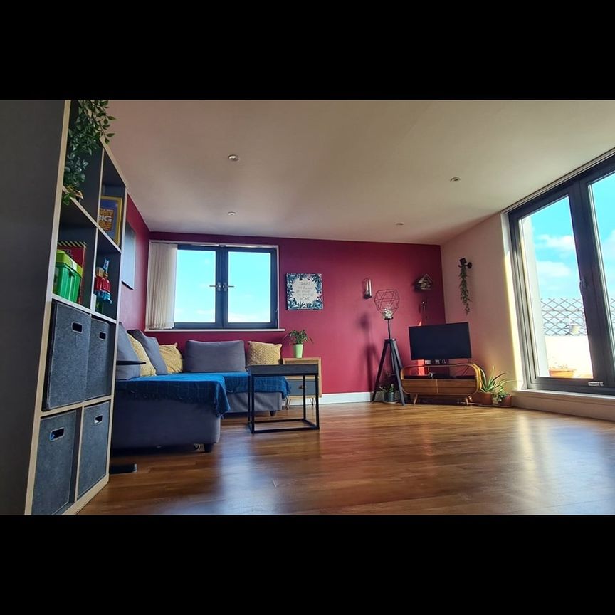 2 Bed Penthouse, Bramley Crescent, IG2 - Photo 1