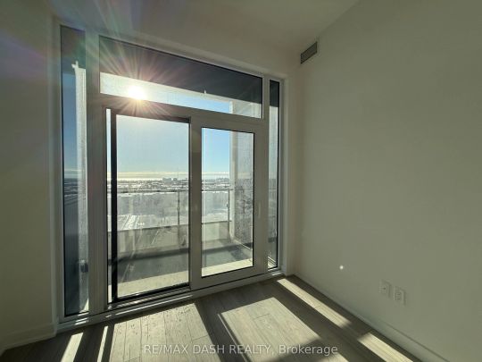 1007 The Queensway #826 - Photo 1