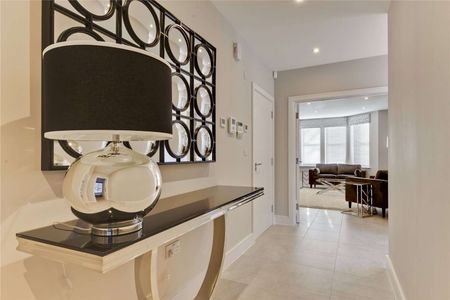 A furnished ground floor apartment, in a gated & exclusive development, close to a range of amenities including Hampton Court station, further benefitting from allocated parking. - Photo 3