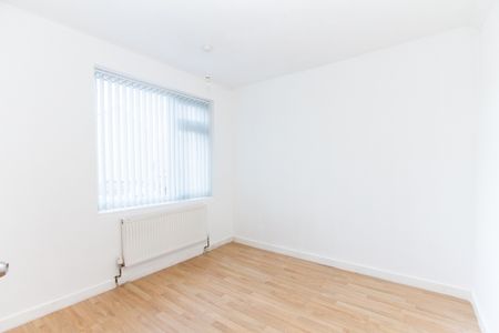 3 Bed Terraced House, Burnaby Road, CV6 - Photo 3