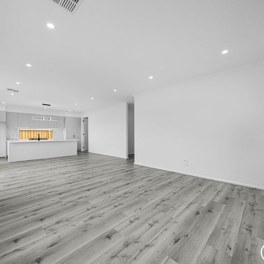 $600 Per Week | Multi Gen HOME FOR LEASE - Photo 1