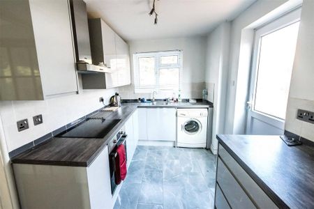 3 bedroom semi-detached house to rent - Photo 5