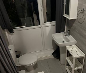 Room in a Shared House, Windsor Crescent, HA9 - Photo 5