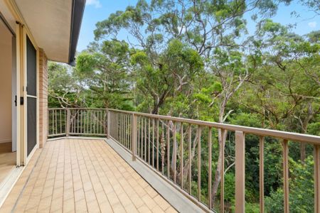 Discover Serenity in This Renovated 2-Bedroom Apartment with Green Bushland Views - Rare 2xcar Space - Photo 2