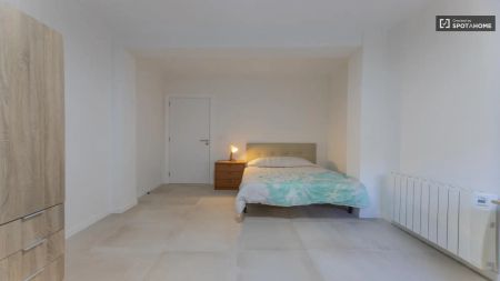 Single Bed in Room in a shared 5-bedroom apartment for rent in Burjassot, all bills included - Photo 5