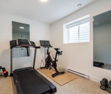 ?Modern 2-Bedroom Basement Suite for Rent – South Surrey | Surrey - Photo 1