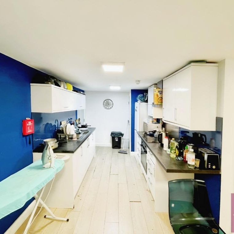 1 bedroom in a house share to rent - Photo 1