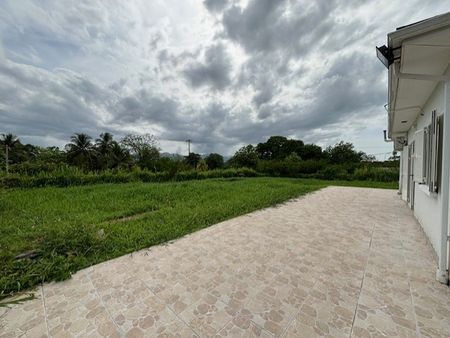 Location Maison 4 pièces 78m² BAIE MAHAULT 97122 - Photo 4