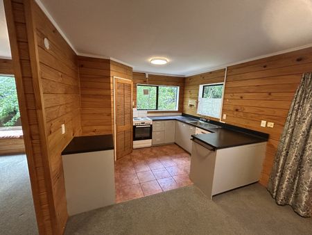 Situated in one of Hamilton’s most sought-after areas, this immaculately presented three-bedroom Lockwood home offers the perfect blend of comfort, style, and convenience. - Photo 5