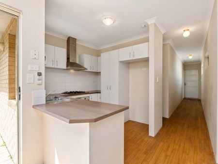 3 Bedroom Villa in Gated Complex! - Photo 5
