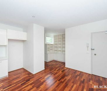 Charming One Bedroom Apartment In Prime Location - Photo 1