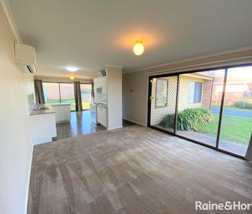 Tidy 2 bedroom unit - Photo 3