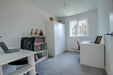 3 bedroom detached house to rent - Photo 5