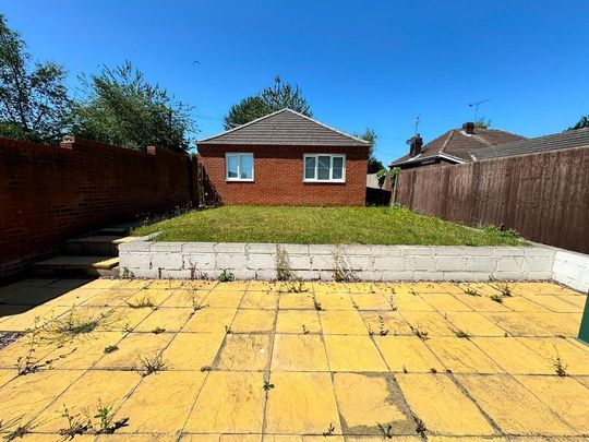 3 bedroom bungalow to rent - Photo 1