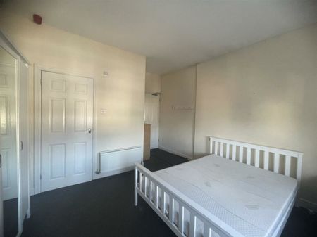 6 bed Semi-Detached House for Rent - Photo 5