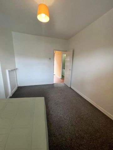 Room in a Shared Flat, London, SW4 - Photo 2