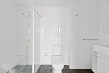 Light and bright two bedroom apartment - Photo 2