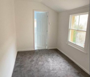 Price £550 pcm - Available 22/01/2026 - Furnished - Photo 2